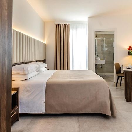 Hotel Falli Porto Cesareo Buitenkant foto