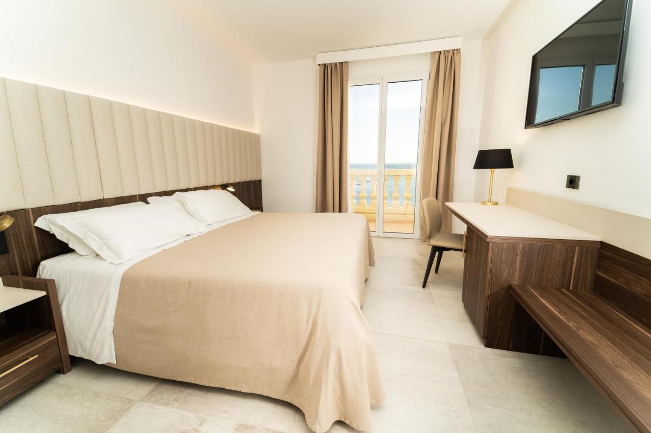 Hotel Falli Porto Cesareo Buitenkant foto