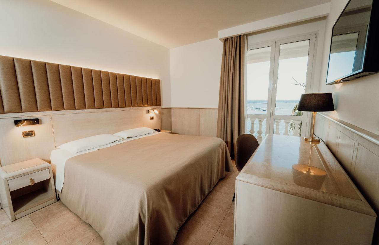 Hotel Falli Porto Cesareo Buitenkant foto