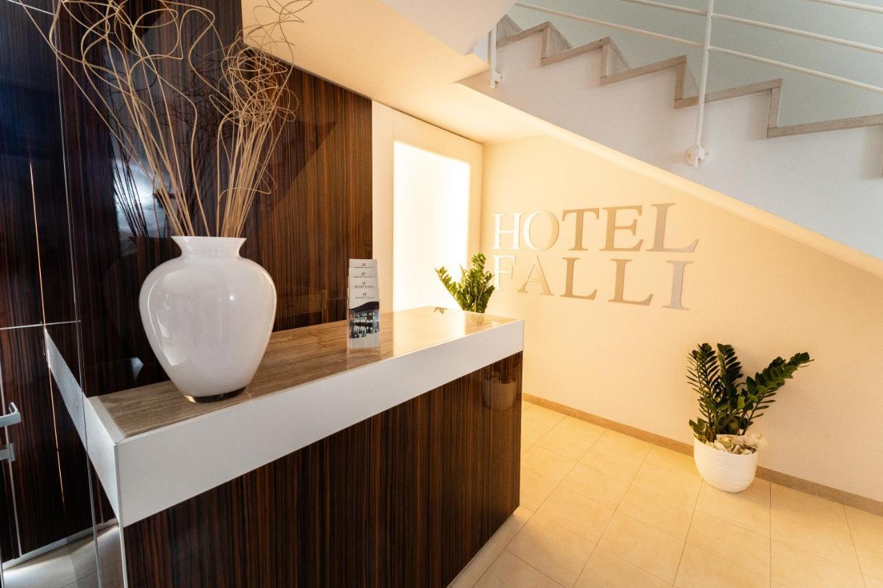 Hotel Falli Porto Cesareo Buitenkant foto