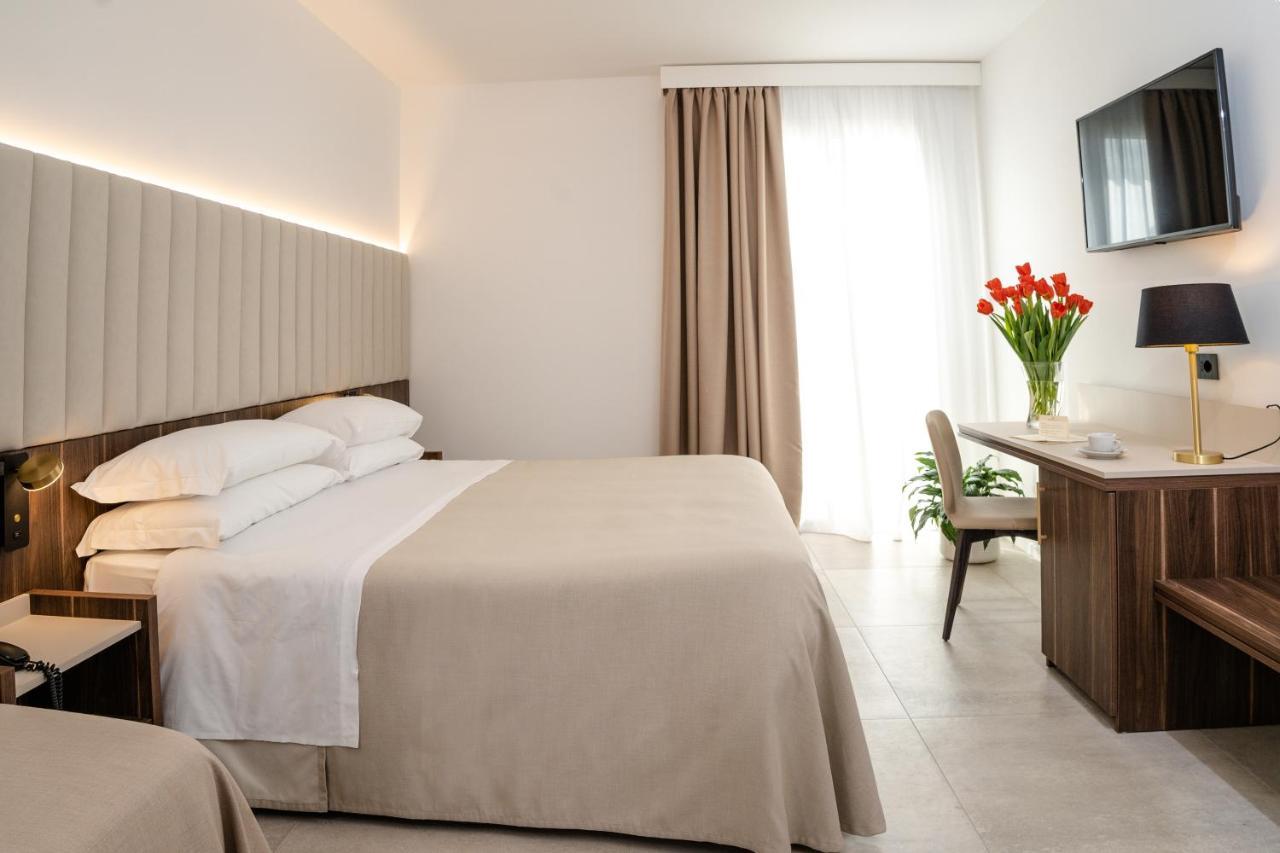 Hotel Falli Porto Cesareo Buitenkant foto