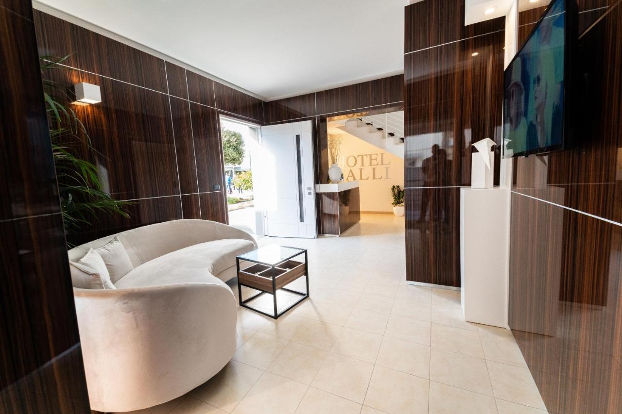 Hotel Falli Porto Cesareo Buitenkant foto
