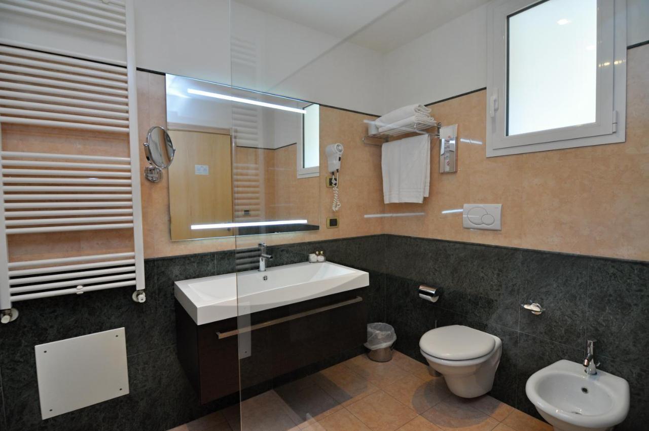 Hotel Falli Porto Cesareo Buitenkant foto